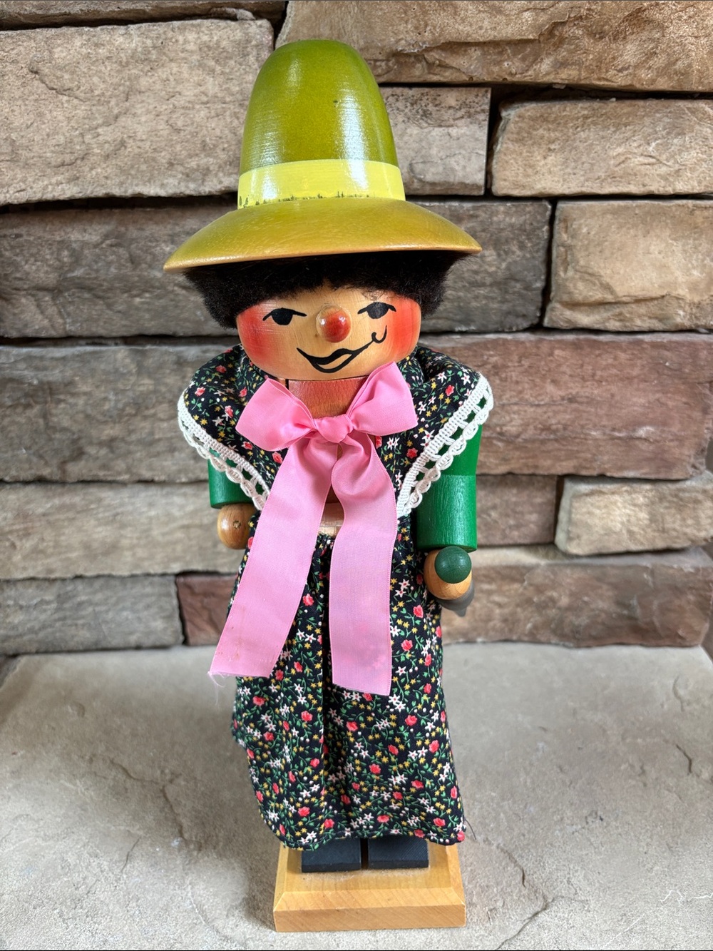 Vintage Steinbach Frau Gertrude Germany Apple lady nutcracker